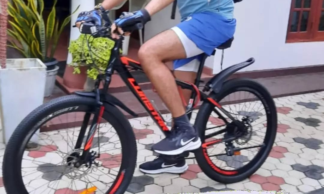 Cycle with helmet for Rent